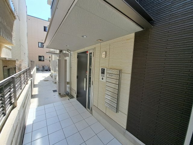 CLAIRのエントランス