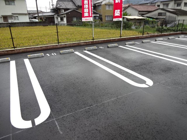 ロマンドの駐車場