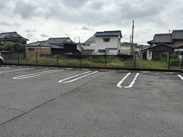 ロマンドの駐車場