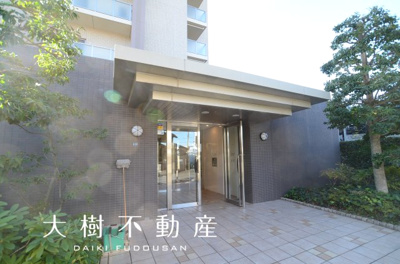 【外観】 | ペット飼育可メイツ海老名門沢橋リバーマークス3階3ＬＤＫリフォーム済みマンション【仲介手数料無料】 | エントランスアプローチ