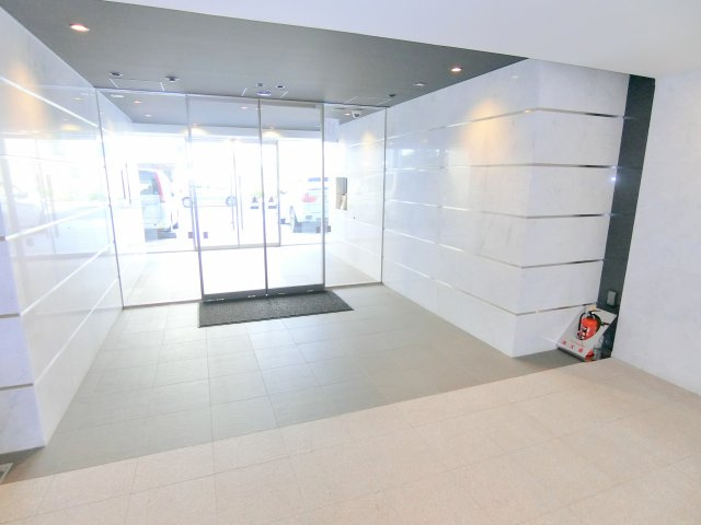 グランドコンシェルジュ蒲田のエントランス|防犯カメラTVモニター付オートロック宅配BOXメールBOX　エントランス