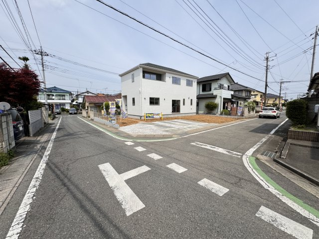 新築　高崎市八幡町1期　1号棟の前面道路含む現地写真|現地写真　南側接道幅員約4.5ｍ　西側接道幅員約4.7ｍ