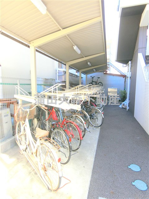 XEBECジーベック西蒲田のその他共用部分|屋根付きの駐輪場