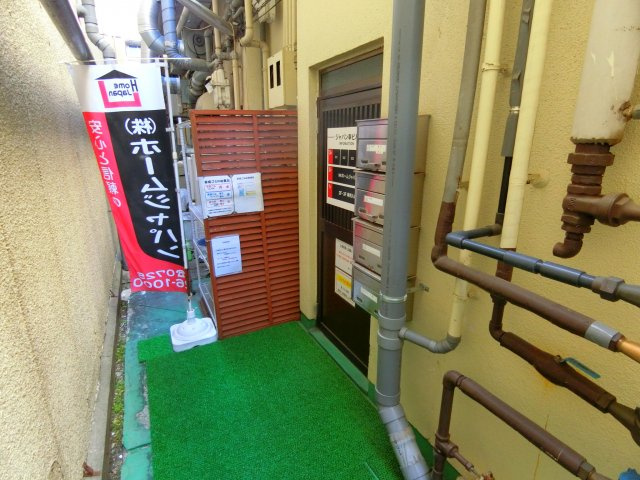 ジャパン幸ビルのエントランス