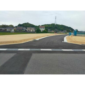 【前面道路含む現地写真】