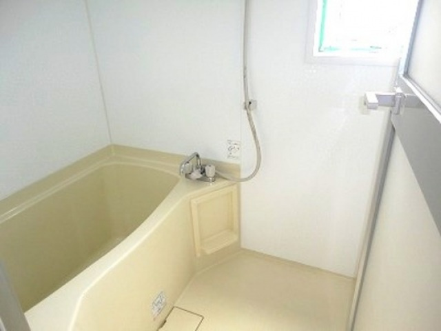 庚申ビルの浴室|コンパクトで使いやすいお風呂です