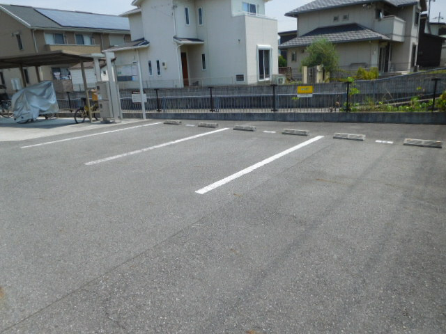 ヴィラ・アルテミスの駐車場