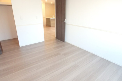 【寝室】 | グランディール南佐古 | 落ち着いた色調の寝室です