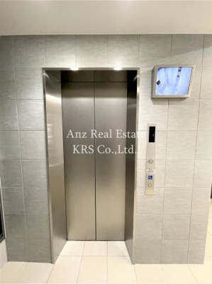 【その他共用部分】 | ブリリアントジュネス本町 | エレベーターは防犯カメラが付いているので、安心です♪