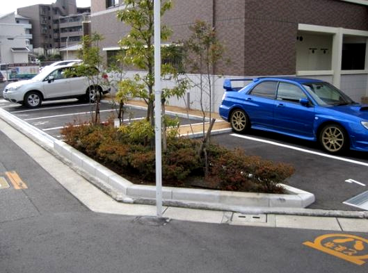 アラモード深井の駐車場