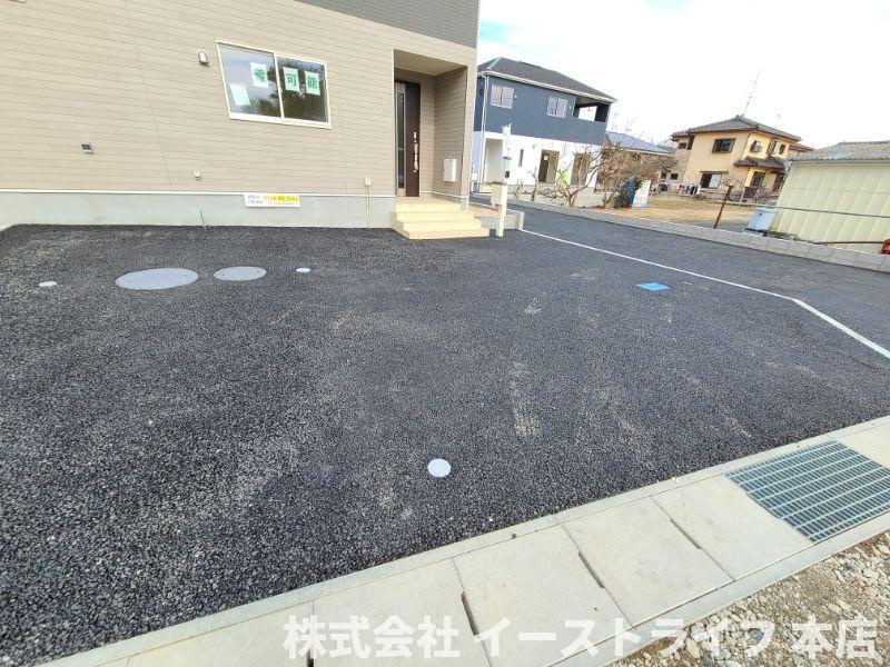 【子育てエコホーム支援事業対象物件】四倉町第14の駐車場|1号棟の駐車場です。3台駐車可能（車種による）（2024.2.9撮影）