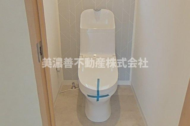 ６２４１３　岐阜市長良葵町中古戸建てのトイレ