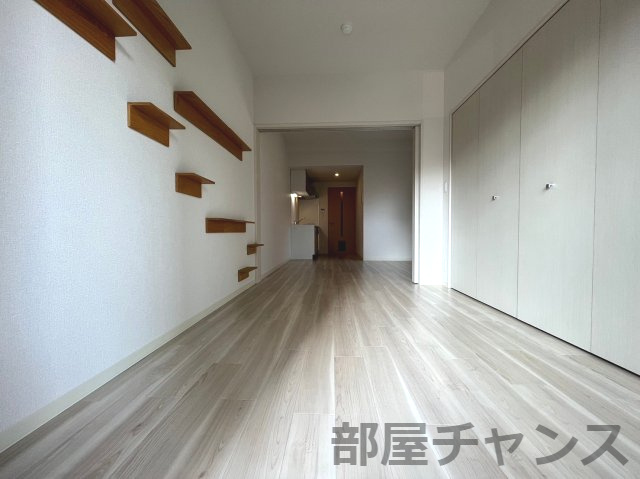 ドゥナーレ東別院の洋室