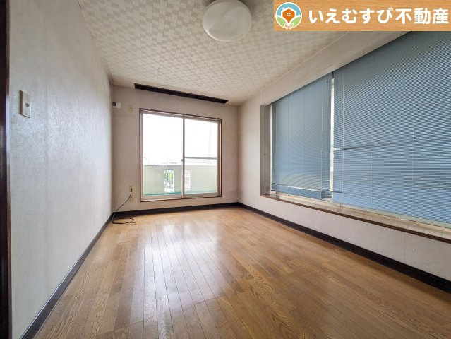 熊谷市原島　中古戸建の洋室|2面採光で明るい居室