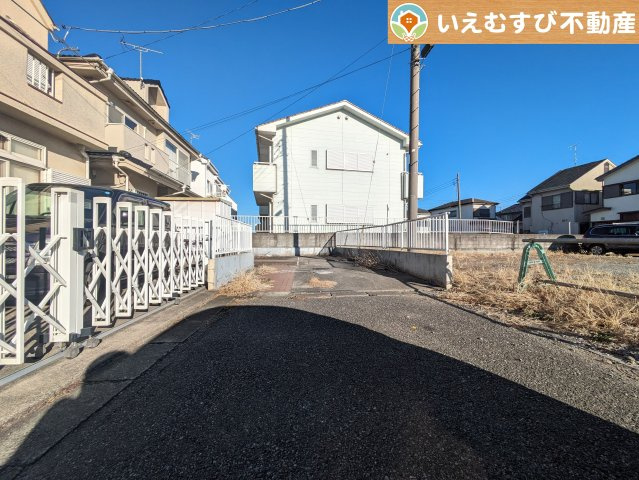 熊谷市原島　中古戸建の前面道路含む現地写真|4.2ｍの前面道路