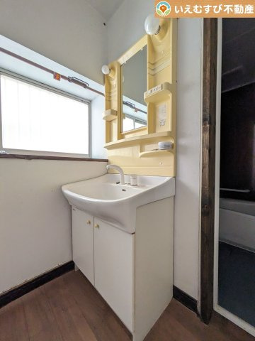 熊谷市原島　中古戸建の独立洗面台