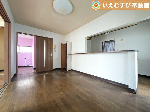 熊谷市原島　中古戸建の居間・リビング|ご家族みんながゆったりくつろげるリビング