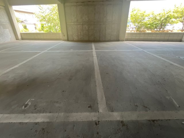 インタービレッジ青山二番館の駐車場