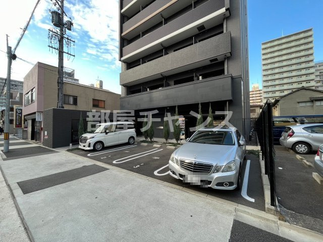 メイクス矢場町の駐車場