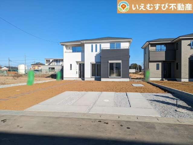 羽生市藤井上組2期の駐車場|庭先に空きスペースあり、将来は３台目の駐車場に
