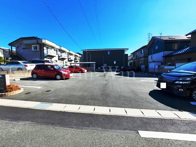 グランドソレーユの駐車場