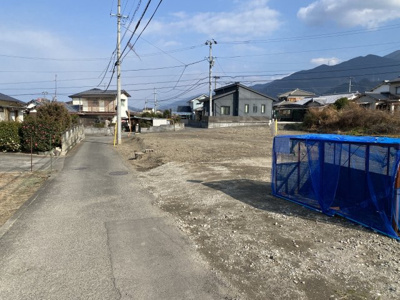 【前面道路含む現地写真】 | 中村3丁目　売土地 | 北側の道路(幅員約3ｍ)