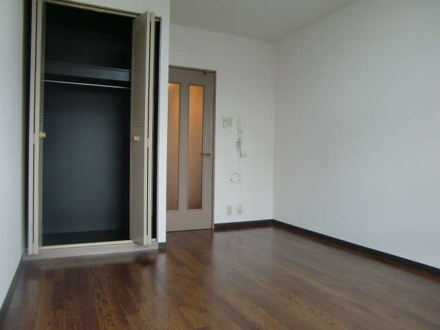 シャトラン弓木三番館の収納