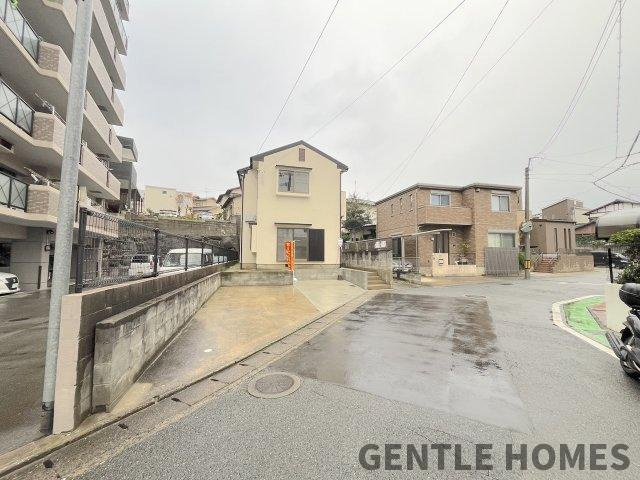 南片江１丁目戸建の前面道路含む現地写真