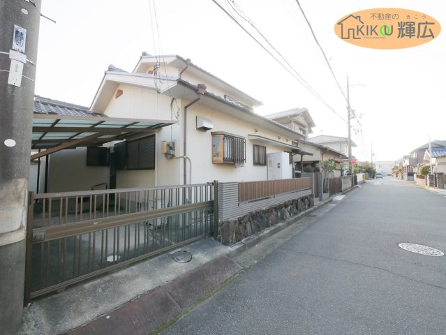 【外観】 | 加古川市西神吉町岸　中古戸建 | 土地面積157.05平米の4LDKです。現況、空き家ですので現地ご案内はいつでも出来ます。