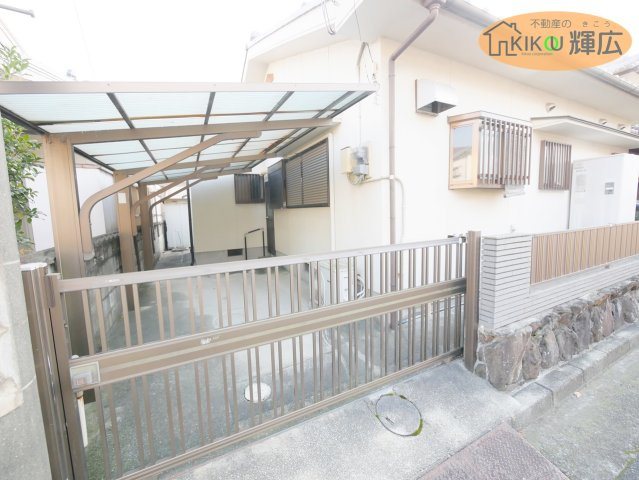 【駐車場】 | 加古川市西神吉町岸　中古戸建 | 駐車場にはお車1台停めれます。