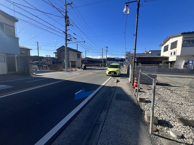 甲府市善光寺１丁目　売地の前面道路含む現地写真