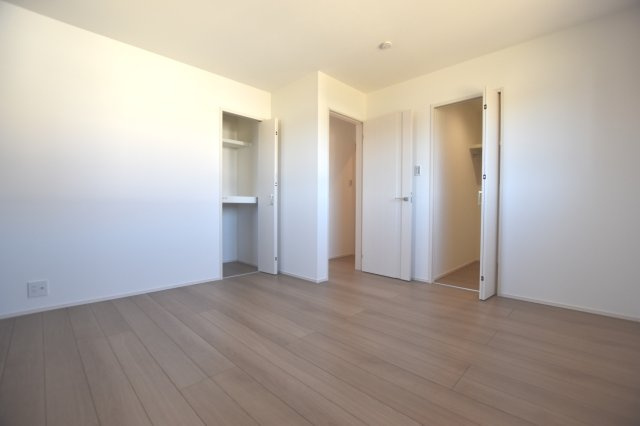 【商談中】未入居住宅　グローバルガーデン　一宮市馬見塚　全２区画分譲の洋室