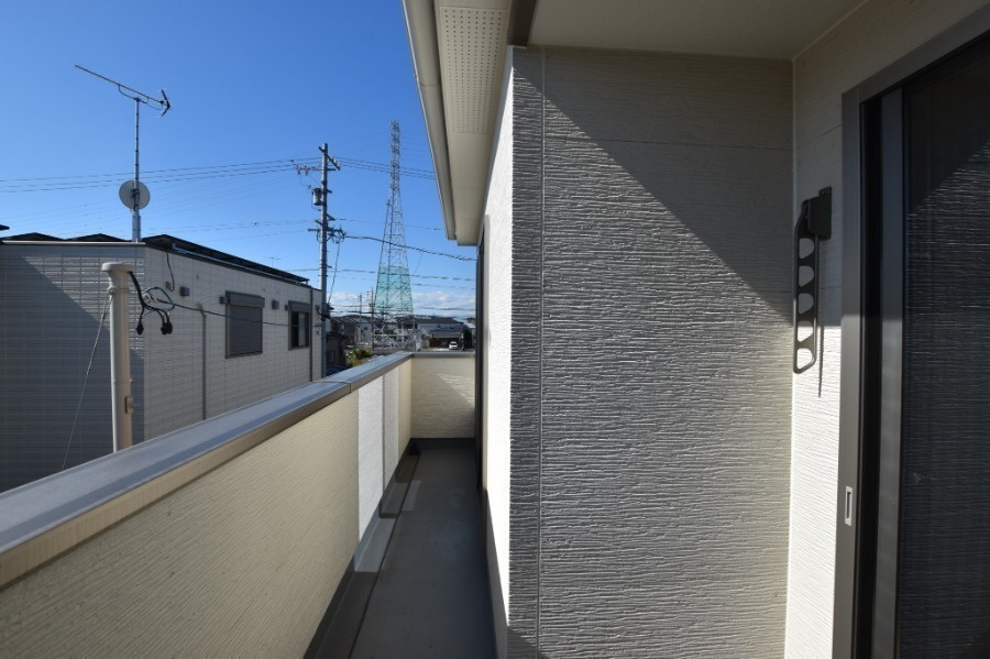 【商談中】未入居住宅　グローバルガーデン　一宮市馬見塚　全２区画分譲のバルコニー