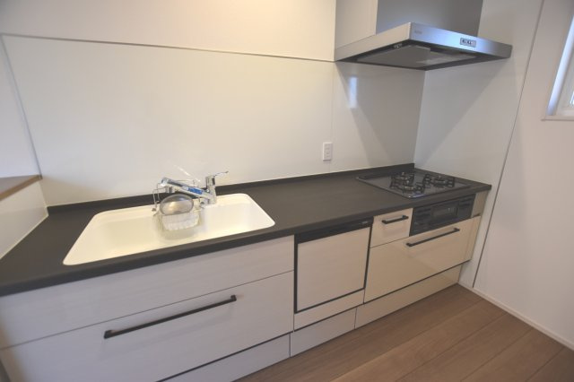 【商談中】未入居住宅　グローバルガーデン　一宮市馬見塚　全２区画分譲のキッチン