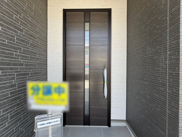 【商談中】グローバルガーデン　一宮市浅井町　全5区画分譲の玄関|玄関ドアの鍵はディンプルキーと内側はサムターンキーになっており防犯性の高い仕様になっています。