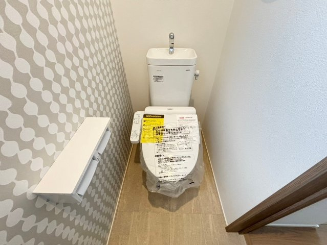 【商談中】グローバルガーデン　一宮市浅井町　全5区画分譲のトイレ|節水省エネの暖房便座シャワートイレです。お掃除のしやすさを究めたフチなし形状でお手入れ楽々。