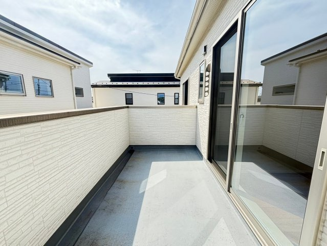 【商談中】グローバルガーデン　一宮市浅井町　全5区画分譲のバルコニー|バルコニーは南向きで洗濯物もよく乾きます！
