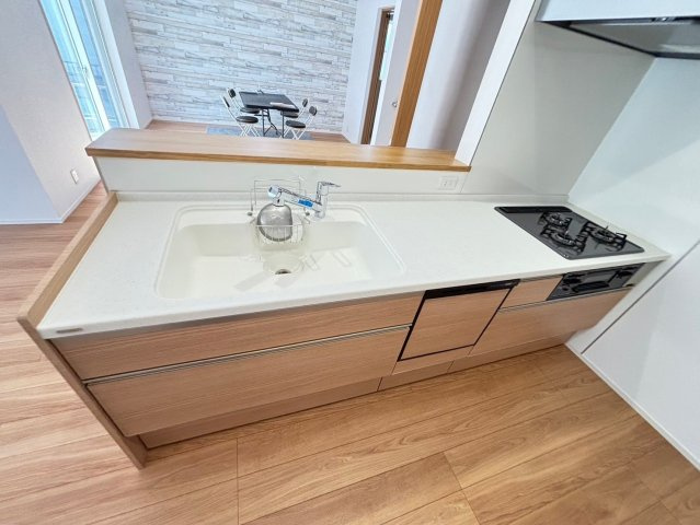 戸建　グローバルガーデン　一宮市浅井町　全5区画分譲のキッチン|機能的なシステムキッチンです。収納力に優れた大容量の引出しでキッチン回りがスッキリ片付きます。