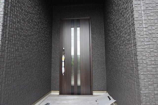 タマタウン　一宮市奥町　全3区画分譲の玄関|玄関ドアの鍵はディンプルキーと内側はサムターンキーになっており防犯性の高い仕様になっています。