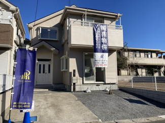 【外観】 | 現地外観です。ベージュを基調とした、落ち着いたカラーリングです。