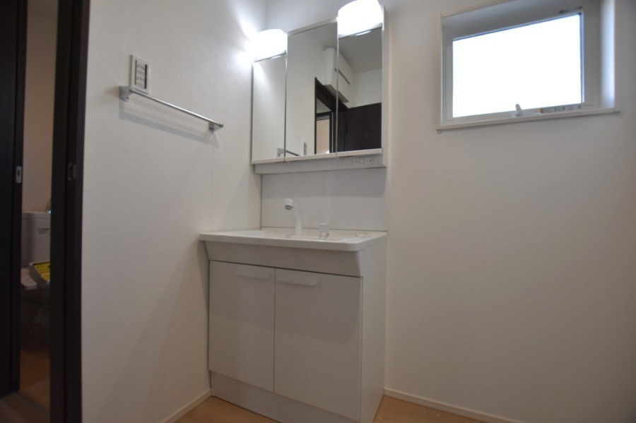 グローバルガーデン　岐阜市柳津町丸野5丁目　全4区画分譲の独立洗面台