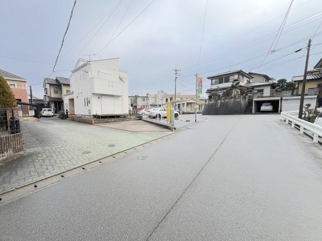 東油山１丁目戸建の前面道路含む現地写真