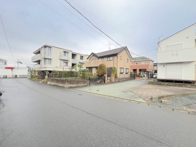 東油山１丁目戸建の前面道路含む現地写真