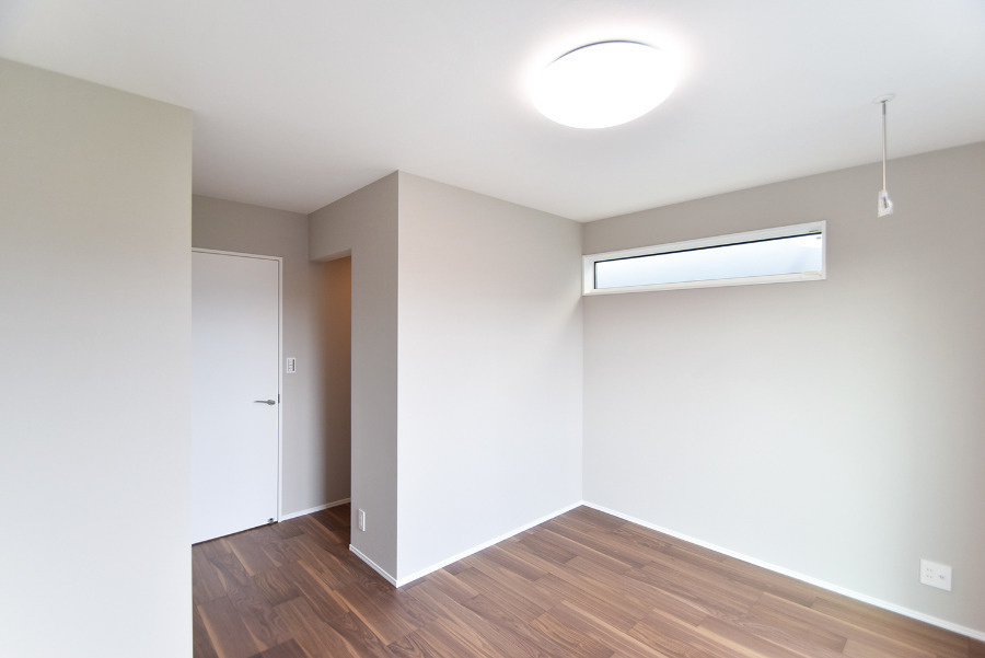 戸建　岐阜市長良奥郷　全1区画分譲の洋室|全居室に収納を設置。窓ガラスは断熱性能や結露防止効果の高いLow-E複層ガラスを採用しています。