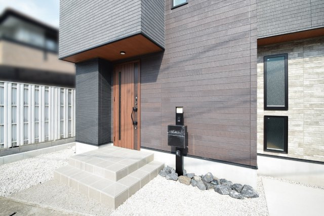 戸建　岐阜市長良奥郷　全1区画分譲の玄関|玄関ドアは電子キーを採用。扉が閉まると自動でカギが閉まる、オートロック設定も可能です。