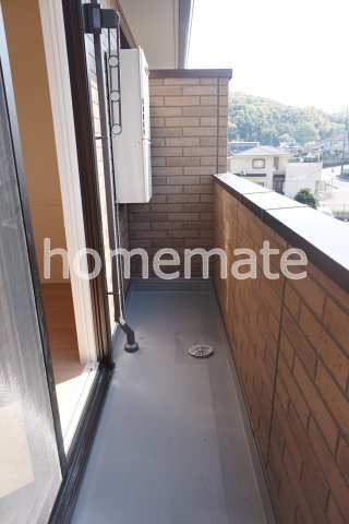 熊本市東区戸島２丁目のアパートのバルコニー