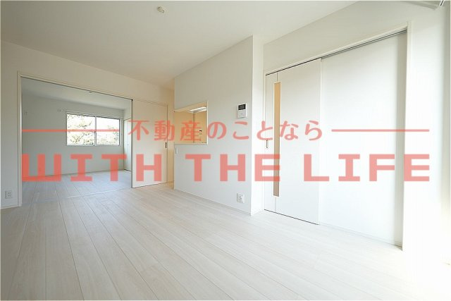 グラン・ブルー【キャッシュバック対象物件】の居間・リビング|こちらの居間で趣味の時間をお楽しみください