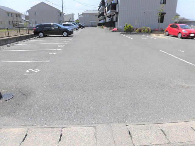 セジュールスリーＫ・Ｋの駐車場