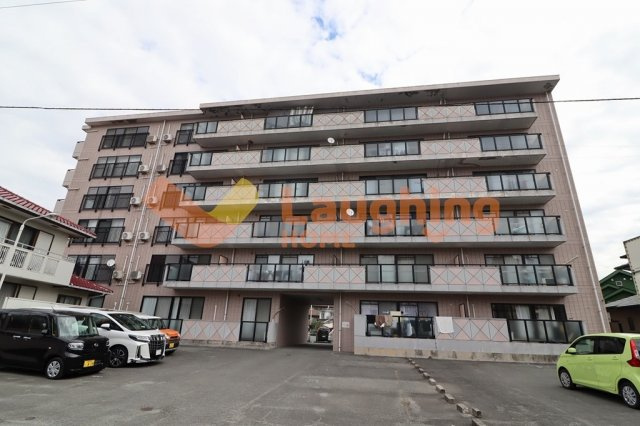 久留米市西町の賃貸マンションの駐車場|駐車場があるので、車を買う予定の方も安心です