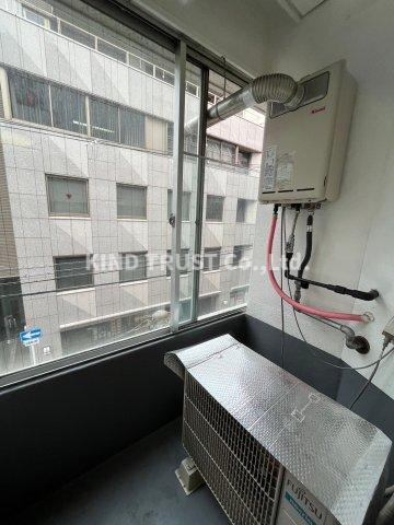 古河梅ヶ枝ビルのバルコニー|暖かな日差しのふりそそぐバルコニー